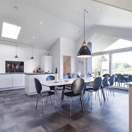 Dom wakacyjny Five-bedroom Holiday In *