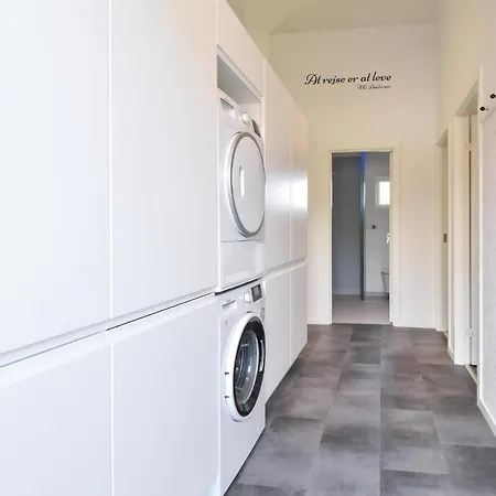 Five-bedroom Holiday In Otterup