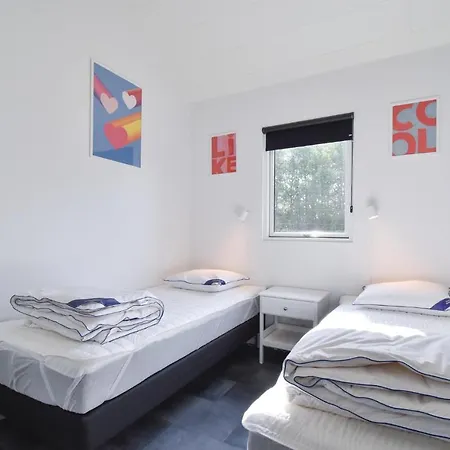 Five-bedroom Holiday In Otterup